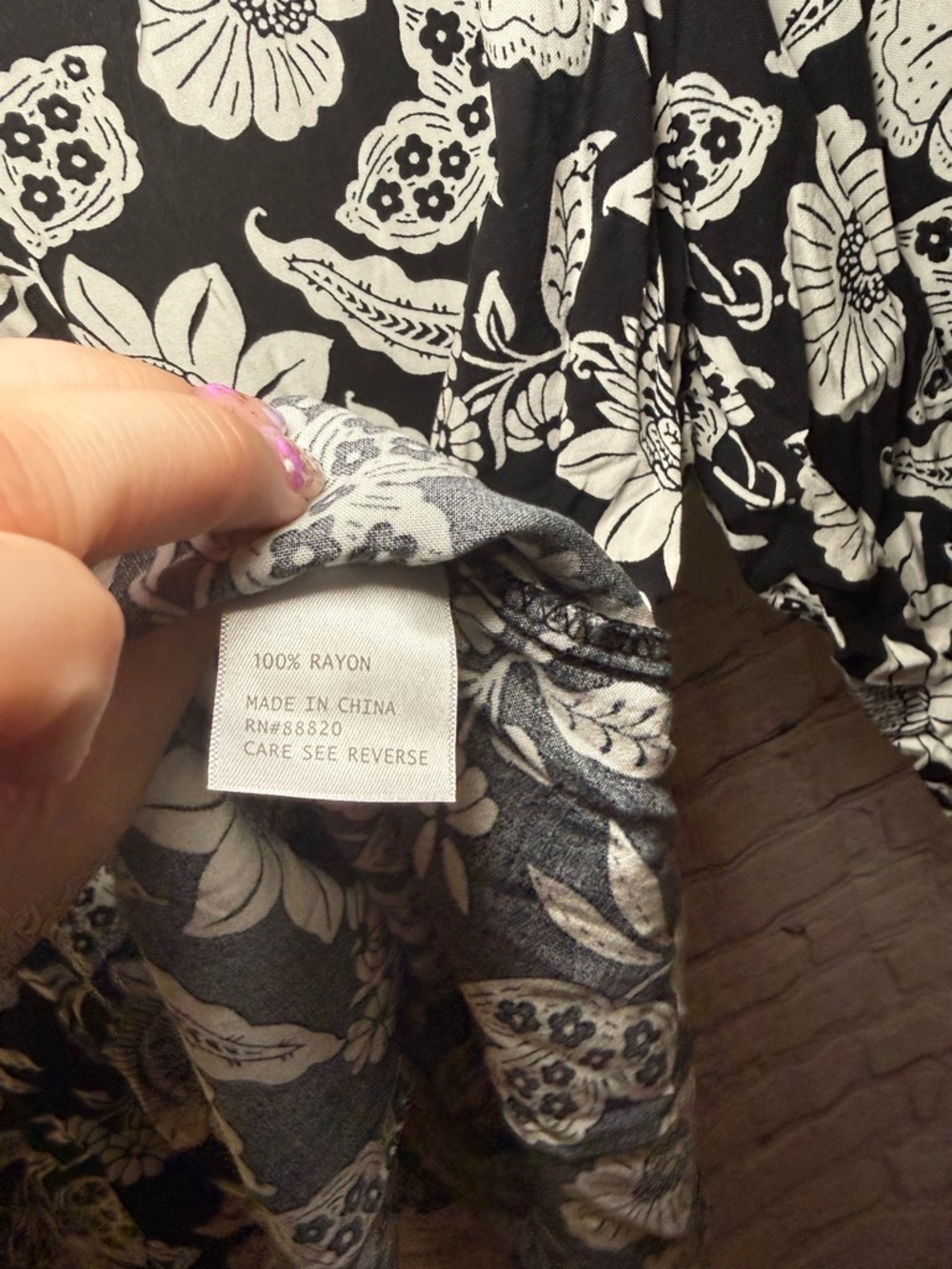 Jones New York Black and White Floral V-Neck Blouse - Picture 4 of 7